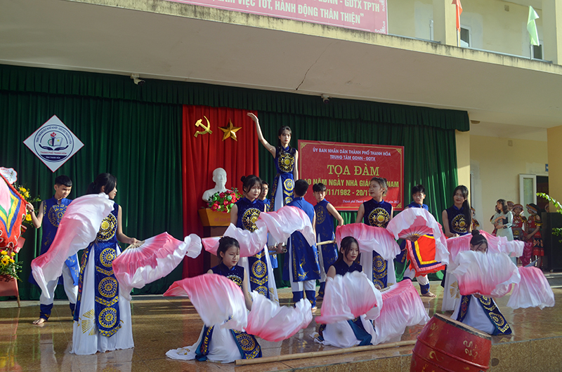 Kỷ niệm 40 năm ngày nhà giáo Việt Nam tại Trung tâm GDNN-GDTX TP Thanh Hóa